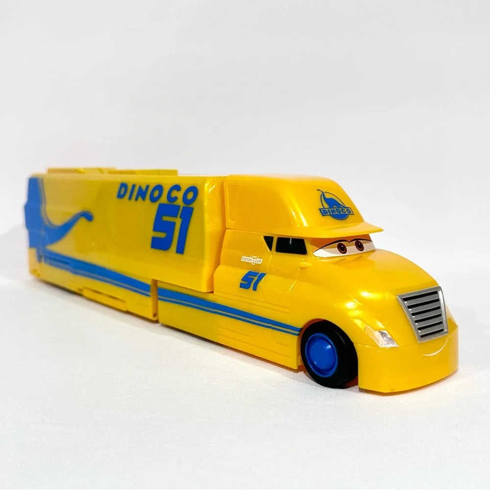 Disney Pixar Cars 3 Cruz Ramirez Hauler Playset Mattel